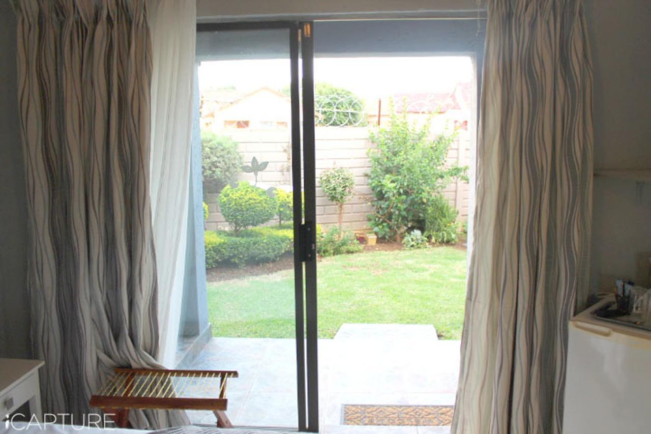 Vicky B Bed And Breakfast Mogwase Exterior photo